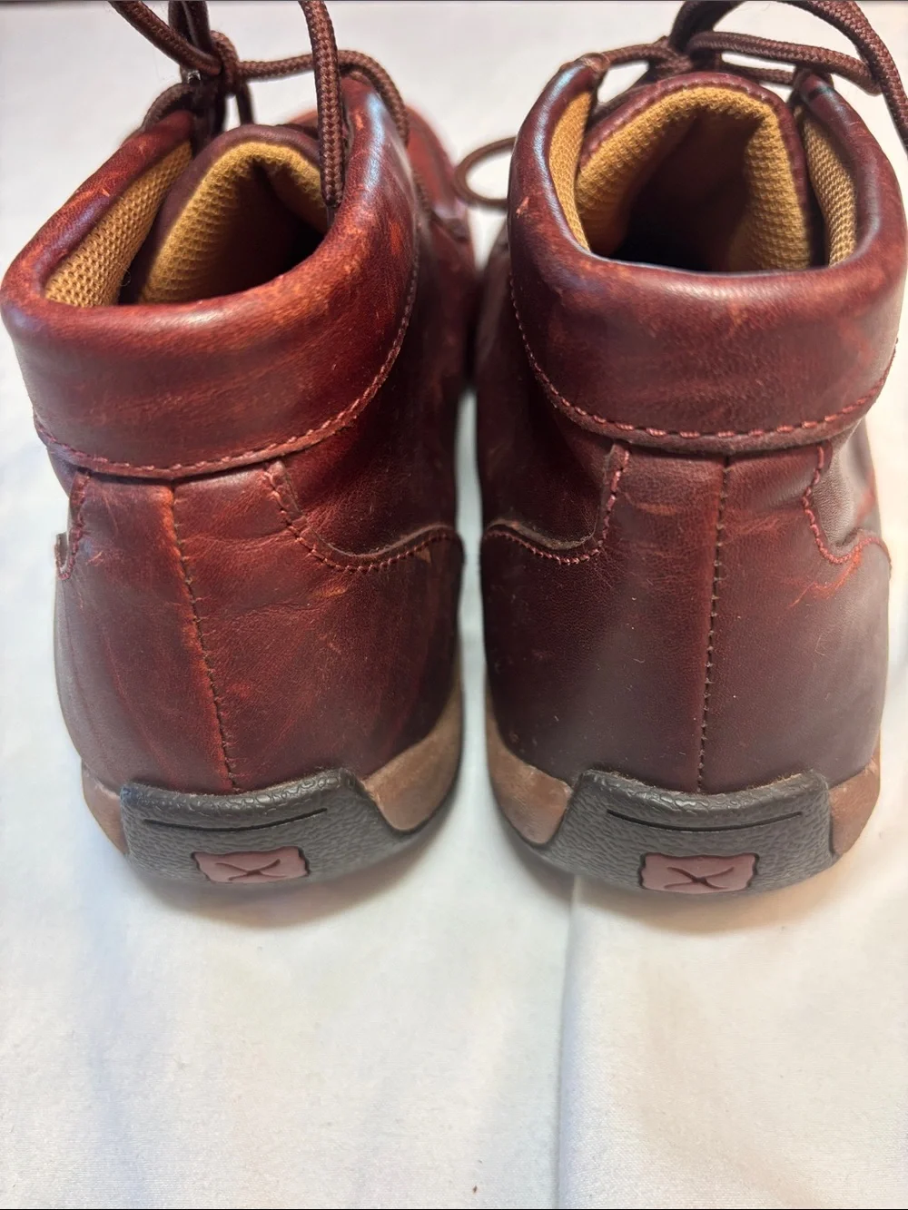 Twisted X Men’s Chukka Driving Mocs, Burgundy Leather finish, size 7.